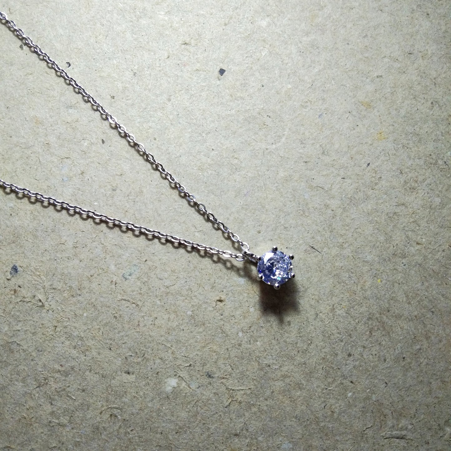 Round Diamond pendant necklace